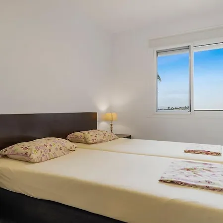 Lejlighed Beautiful 2 Bedroom Flat With Sunny Balcony