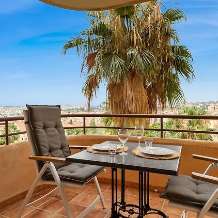 Beautiful 2 Bedroom Flat With Sunny Balcony Fuengirola