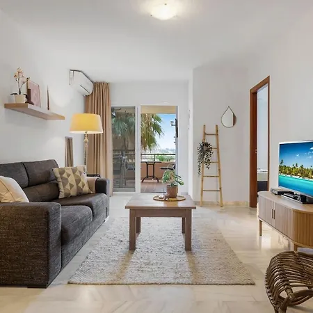 Beautiful 2 Bedroom Flat With Sunny Balcony Fuengirola
